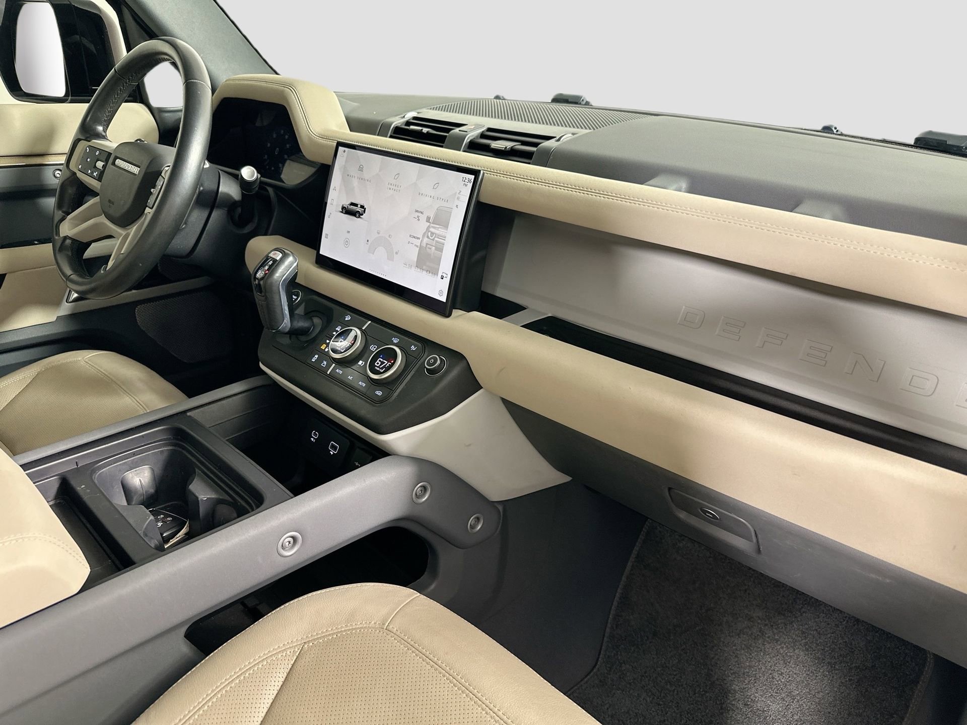 Used 2023 Land Rover Defender 130 SE image 33