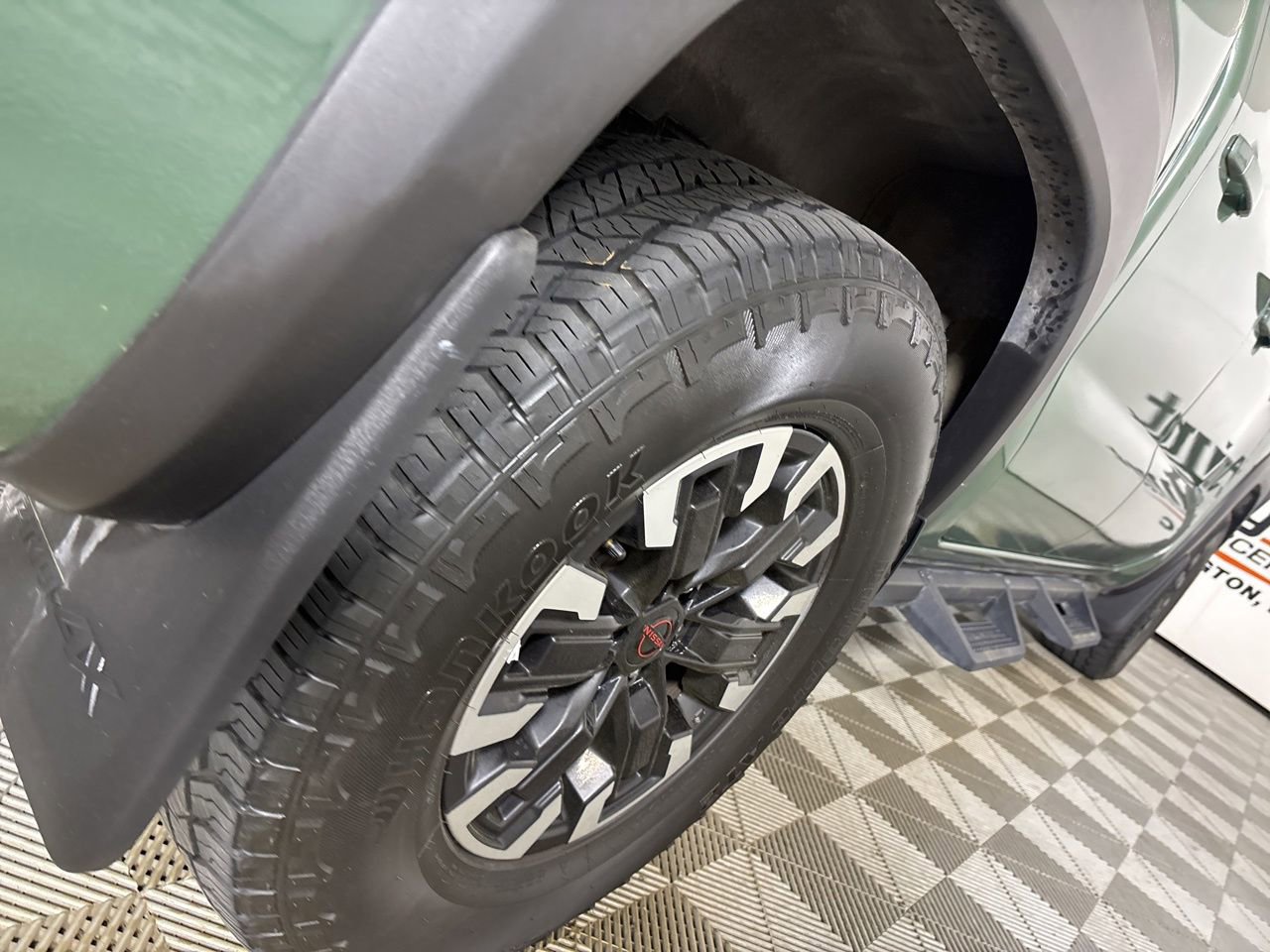 Used 2024 Nissan Frontier PRO-4X w/ Technology Package AWD/4WD image 31