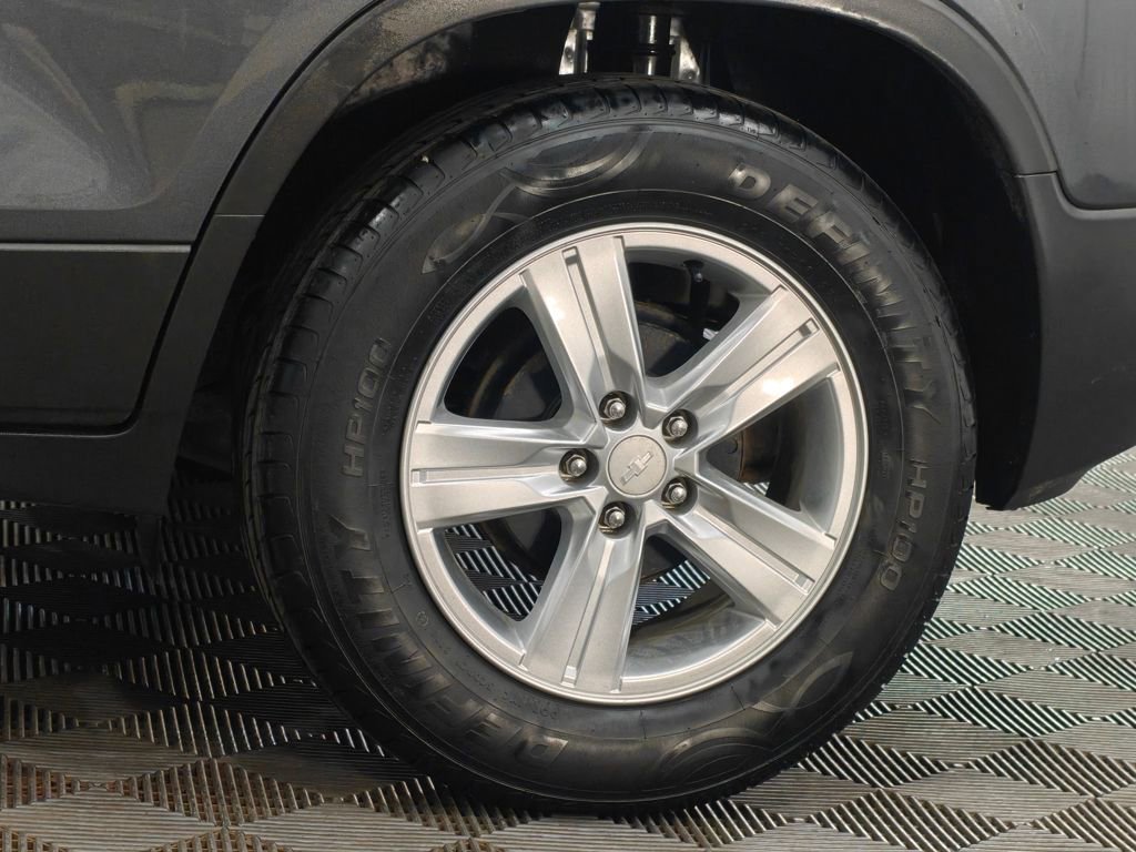 Used 2016 Chevrolet Trax LT w/ LT Sun and Sound Package image 42