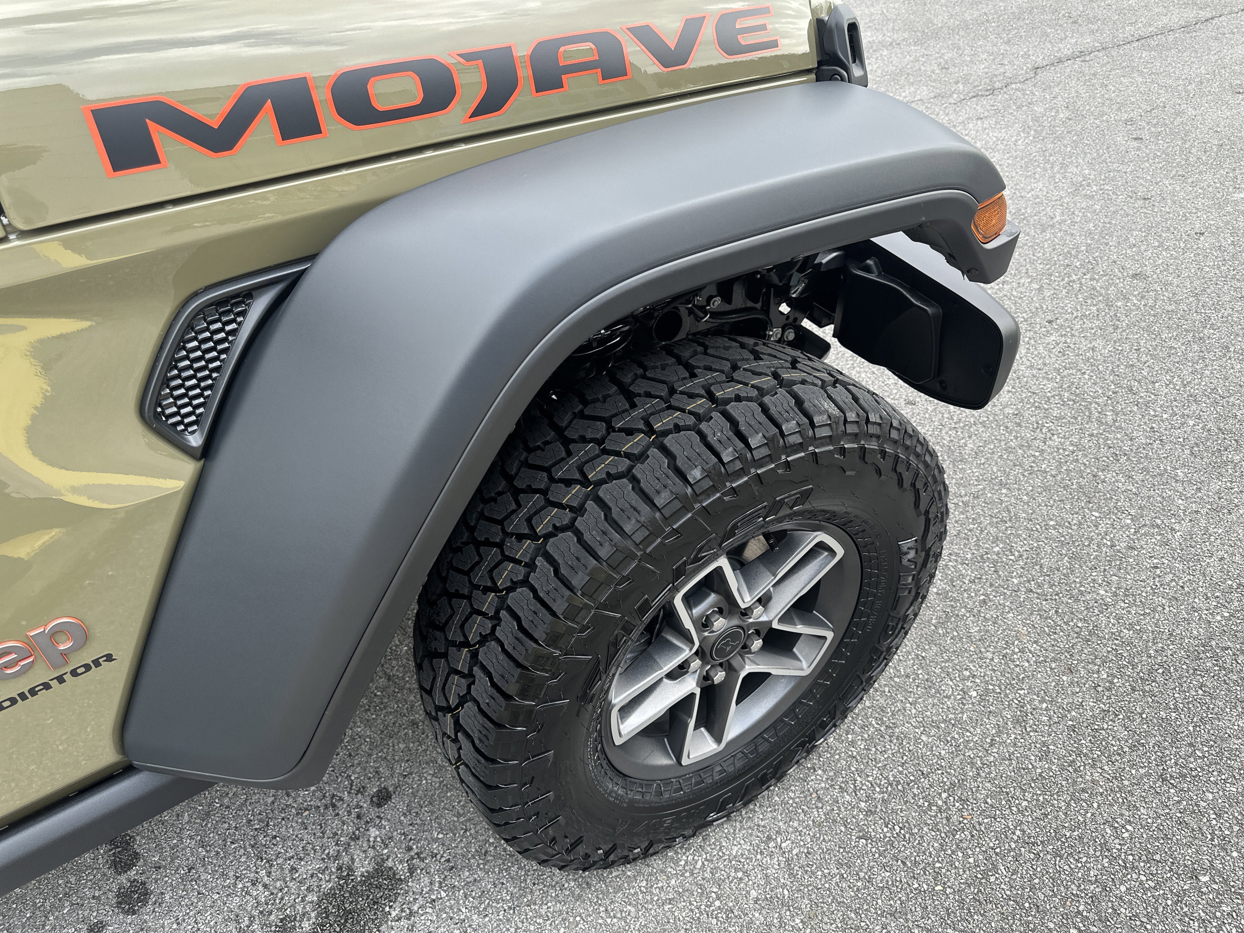 New 2026 Jeep Gladiator Mojave w/ Safety Group AWD/4WD image 31