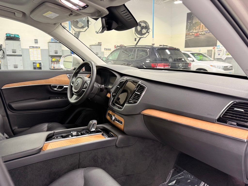 Used 2023 Volvo XC90 B6 Plus AWD/4WD image 29
