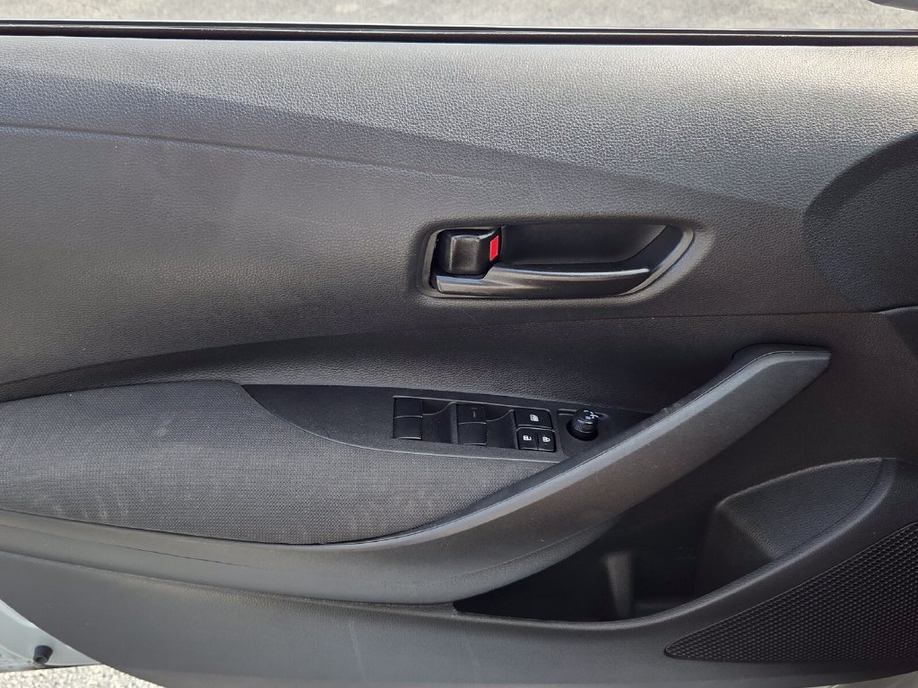 Used 2025 Toyota Corolla LE FWD image 27