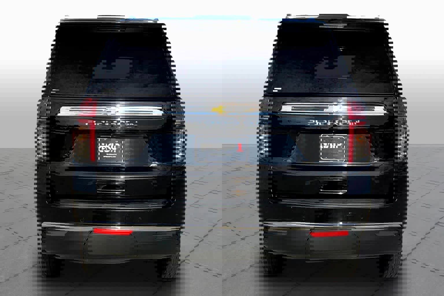 Used 2023 Chevrolet Suburban LS image 5