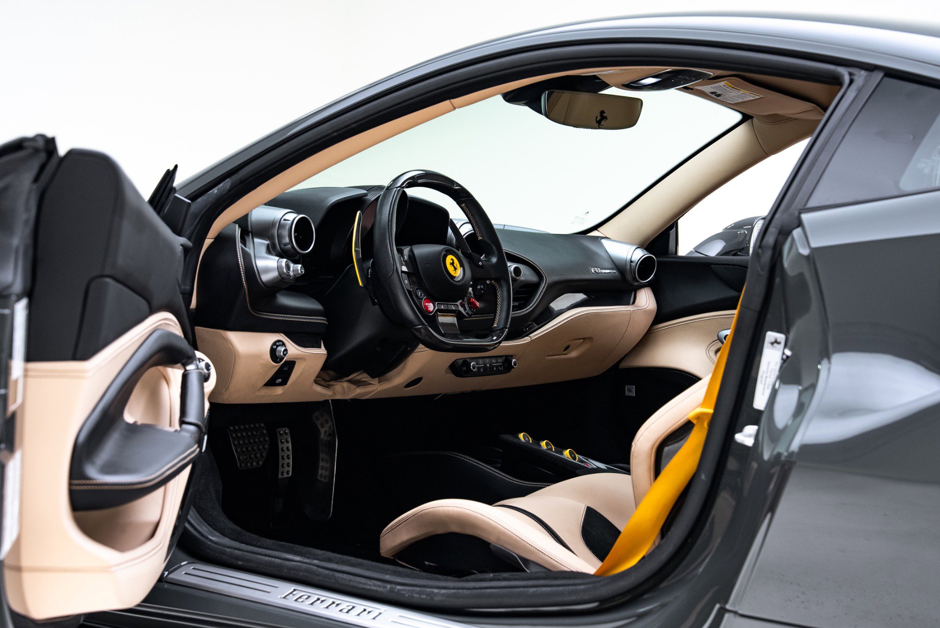 Used 2022 Ferrari F8 Tributo image 2