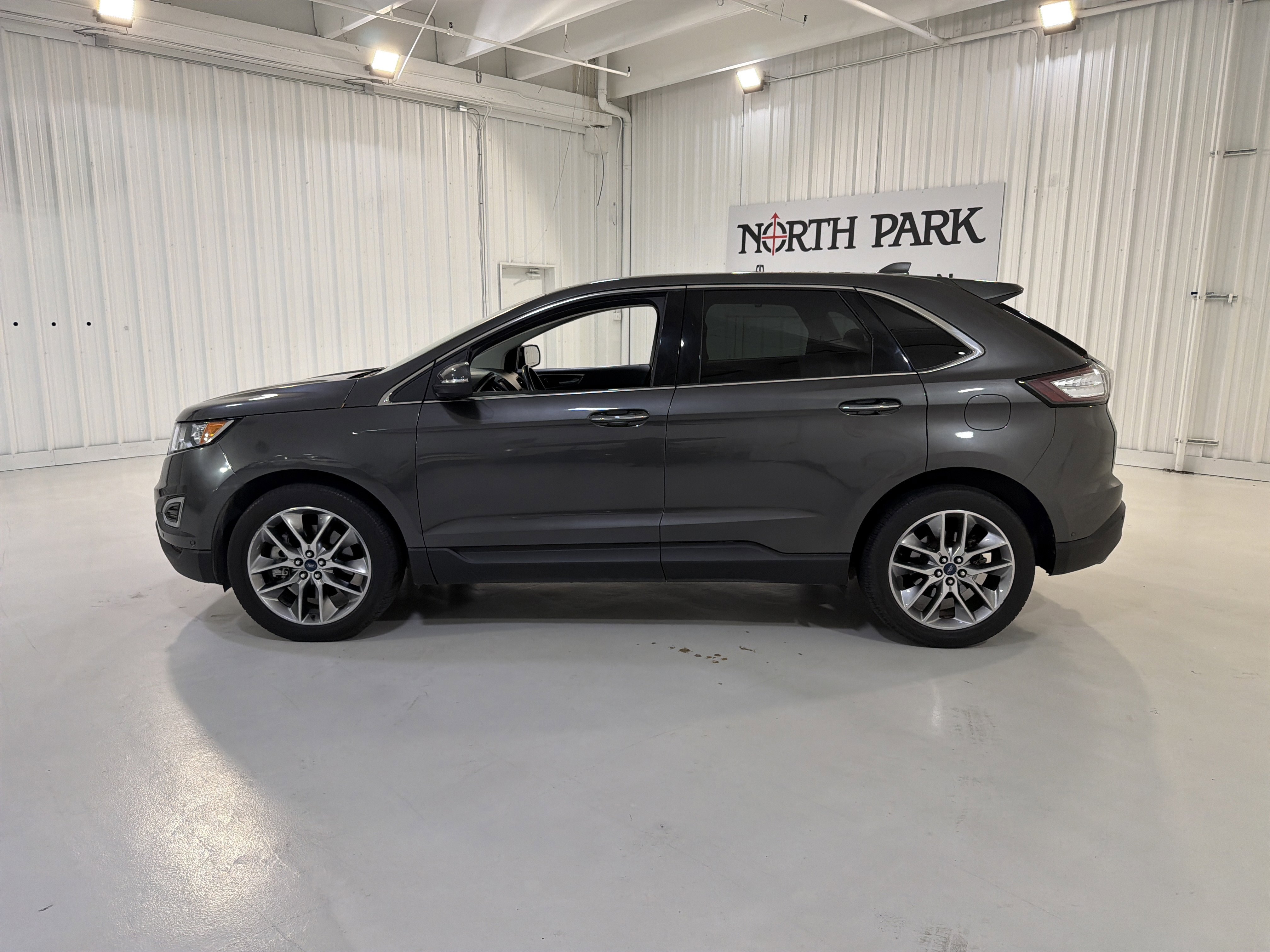 Used 2015 Ford Edge Titanium w/ Equipment Group 302A AWD/4WD image 2