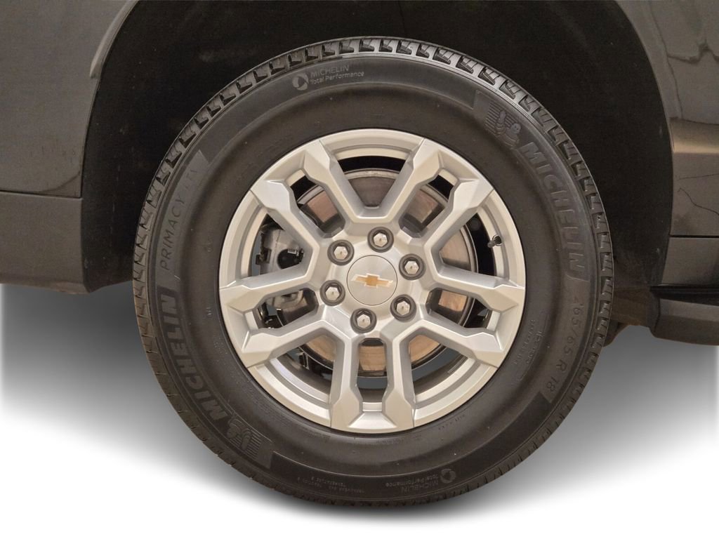 Used 2025 Chevrolet Suburban LT AWD/4WD image 7