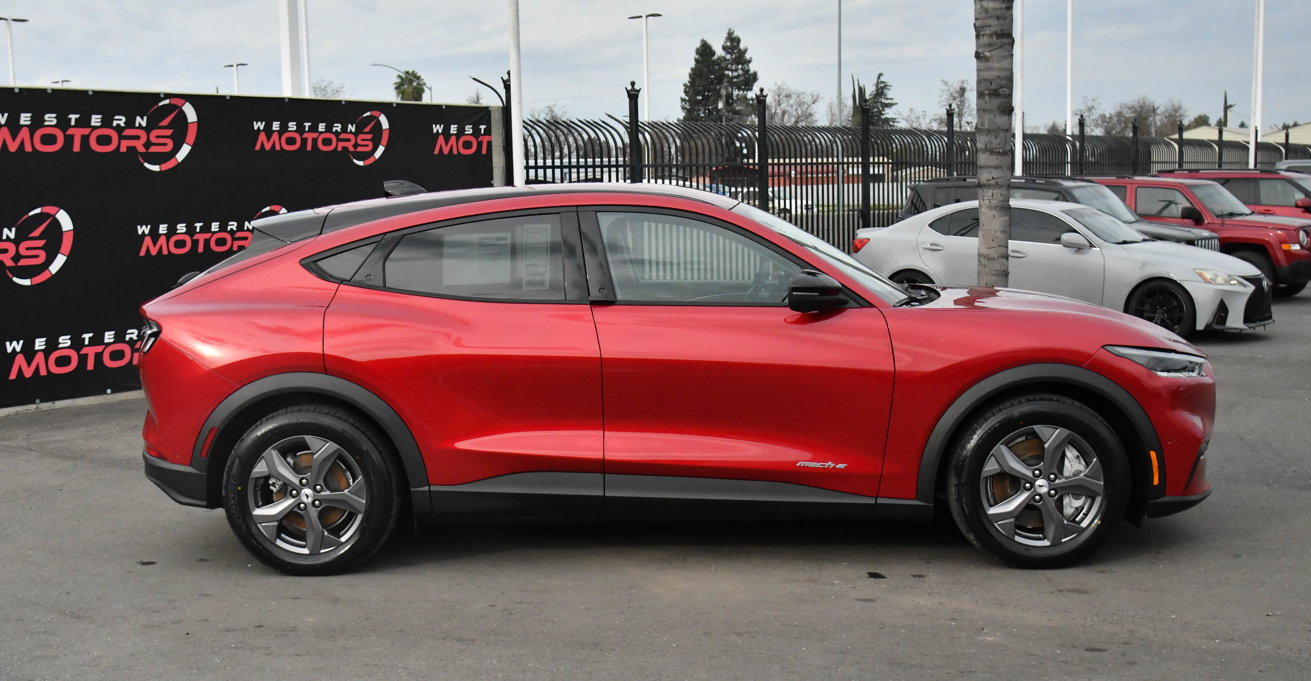 Used 2023 Ford Mustang Mach-E Select image 9