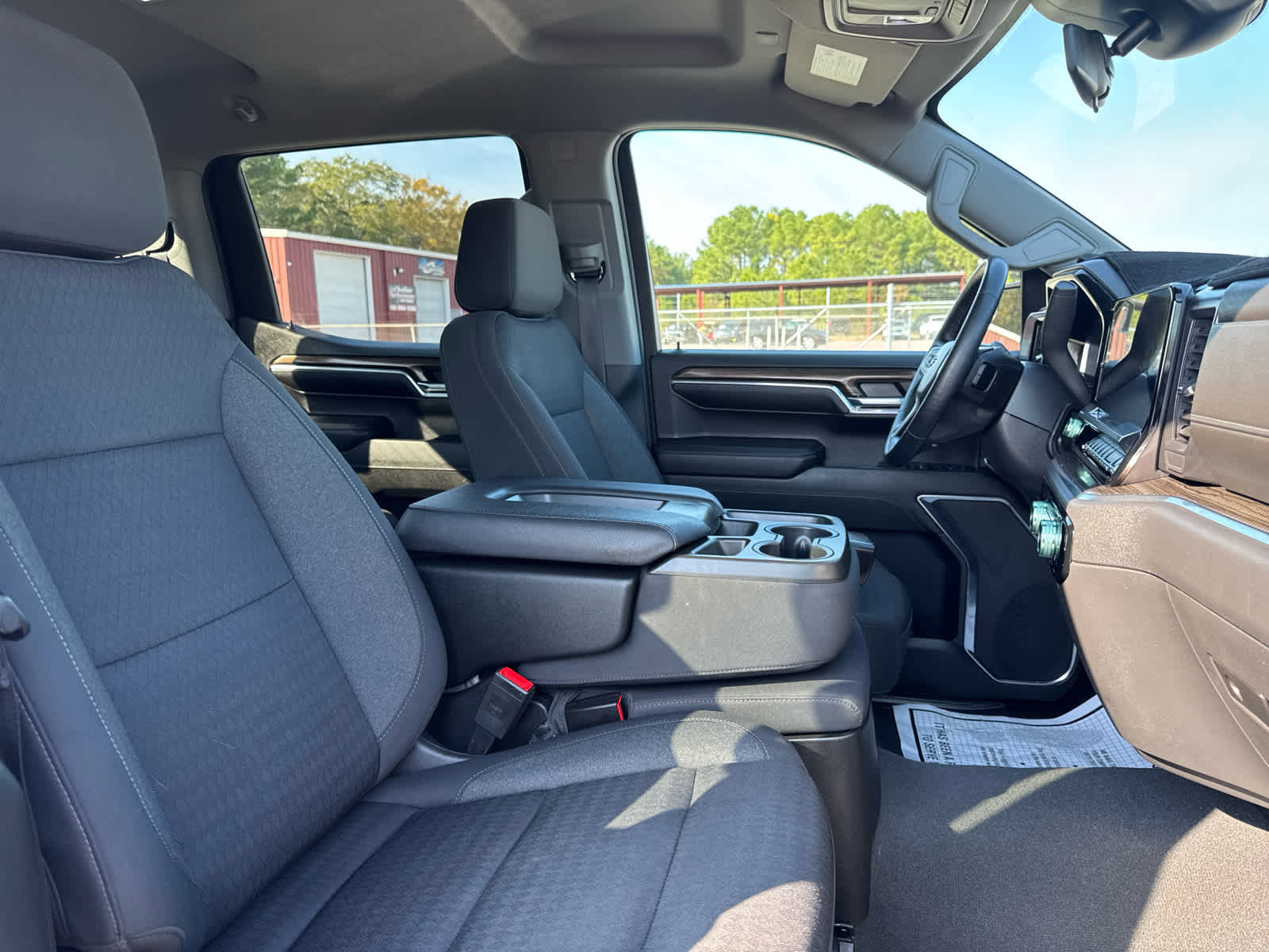 Used 2023 Chevrolet Silverado 1500 LT image 17