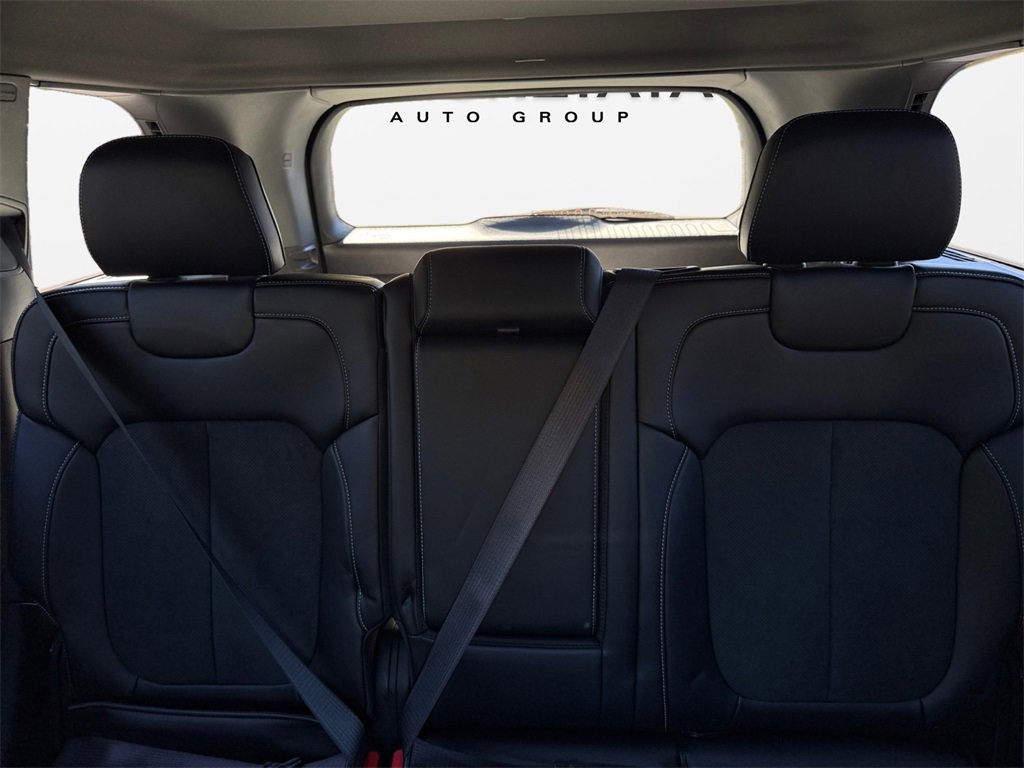 New 2025 Jeep Grand Cherokee Altitude image 23