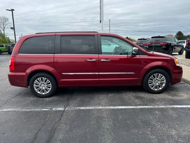 Used 2015 Chrysler Town & Country Touring-L w/ Driver Convenience Group FWD image 4
