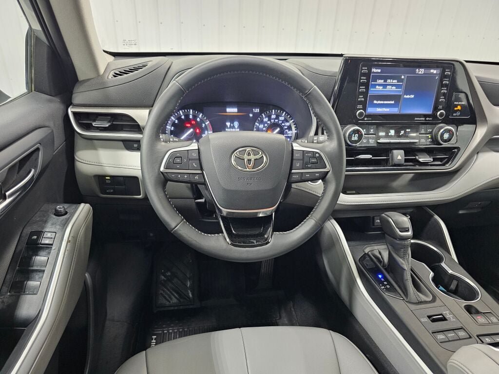 Used 2020 Toyota Highlander XLE AWD/4WD image 15