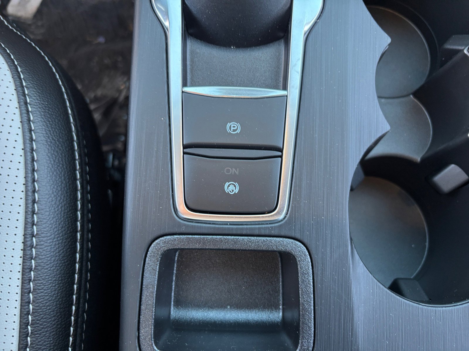 New 2026 Ford Escape SE w/ PHEV Premium Package FWD image 30