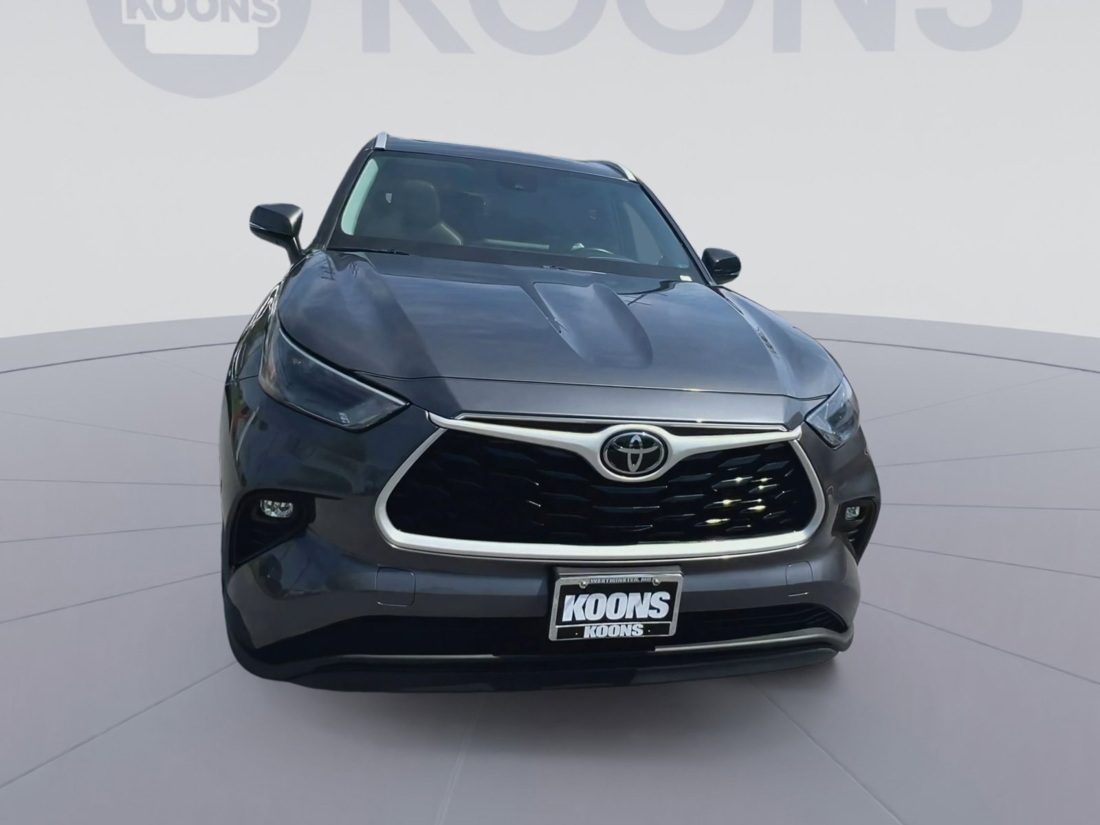 Used 2022 Toyota Highlander XLE AWD/4WD image 4