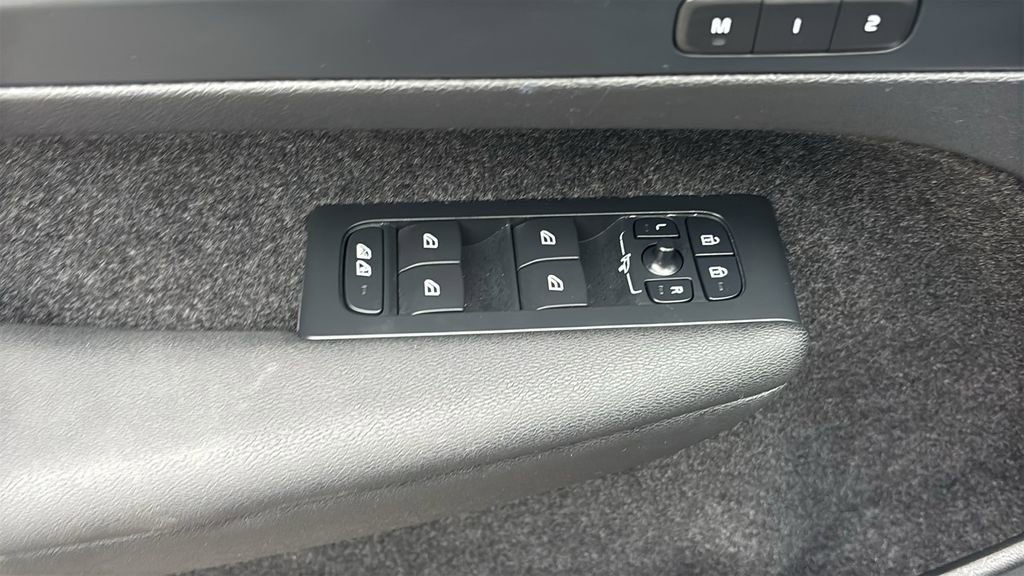 Certified 2023 Volvo C40 P8 Recharge Ultimate AWD/4WD image 12