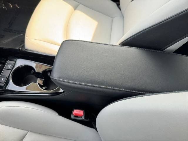 Used 2022 Toyota Prius XLE w/ Advanced Technology Package AWD/4WD image 57