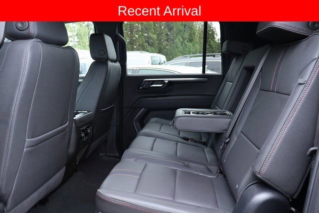 Used 2025 Chevrolet Suburban RST image 8