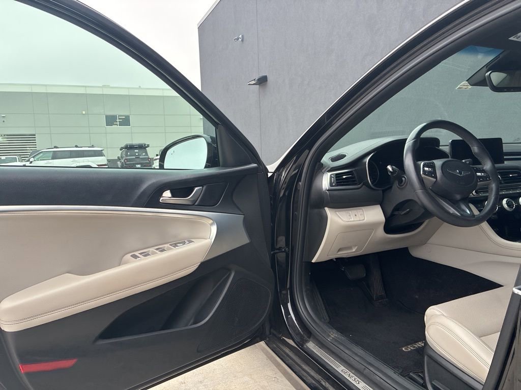 Used 2023 Genesis G70 2.0T image 11