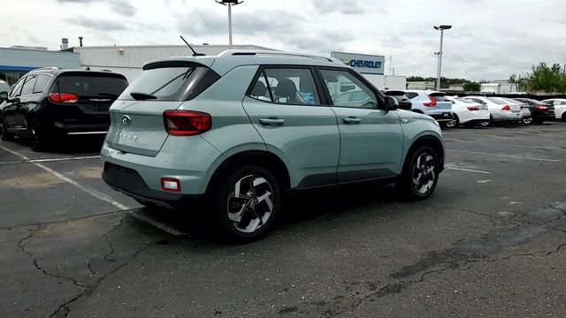 Used 2025 Hyundai Venue SEL FWD image 8