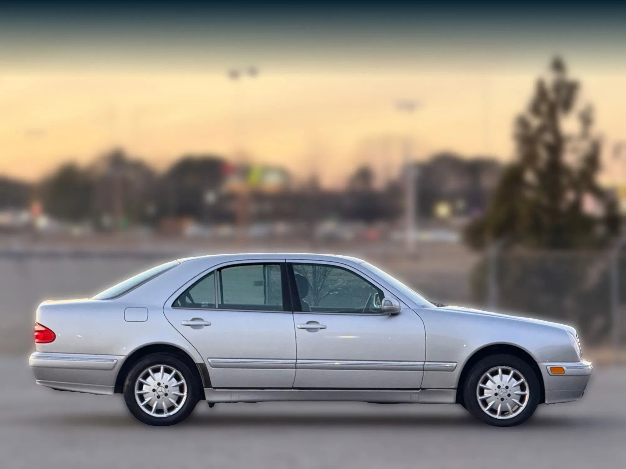 Used 2002 Mercedes-Benz E 320 4MATIC Sedan image 7