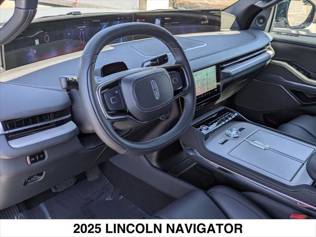 Used 2025 Lincoln Navigator Reserve w/ Jet Appearance Package image 9
