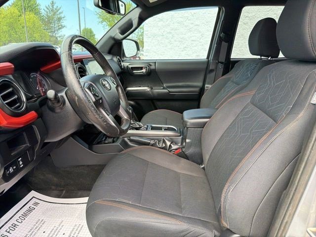 Used 2016 Toyota Tacoma TRD Off-Road AWD/4WD image 12