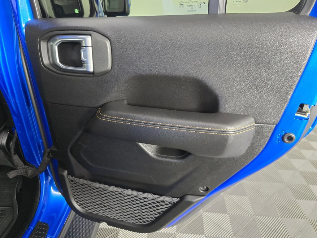 Used 2023 Jeep Wrangler Unlimited Sahara AWD/4WD image 39
