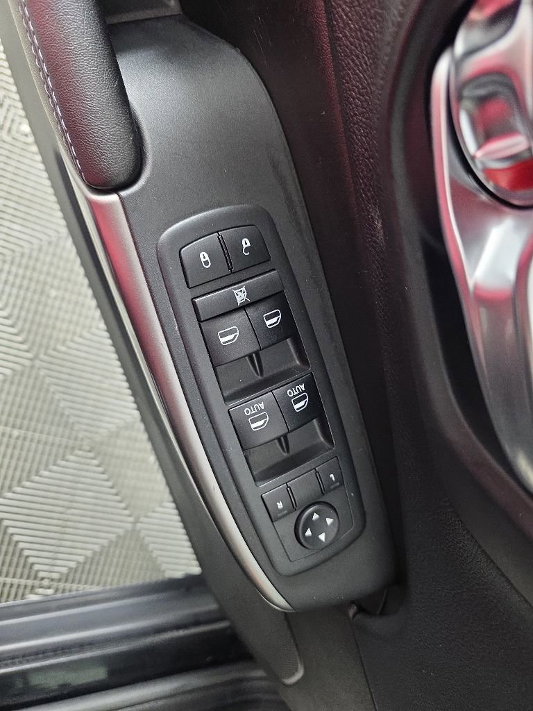 Used 2019 Jeep Cherokee Latitude Plus w/ Comfort/Convenience Group AWD/4WD image 12