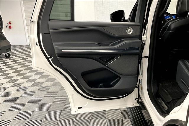 Used 2025 Lincoln Navigator Reserve w/ Jet Appearance Package image 24