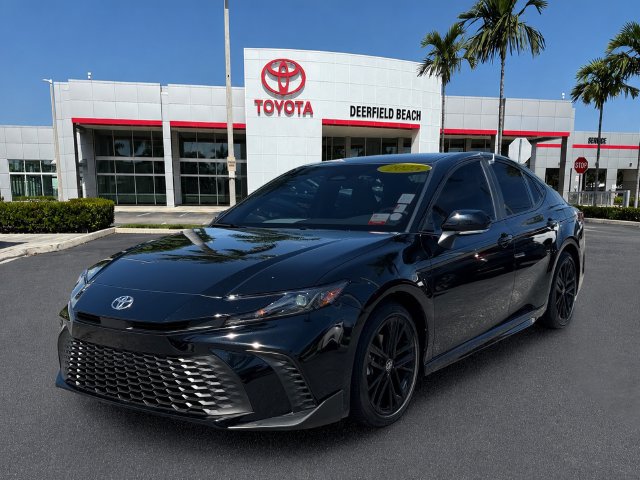 Used 2025 Toyota Camry SE FWD image 3
