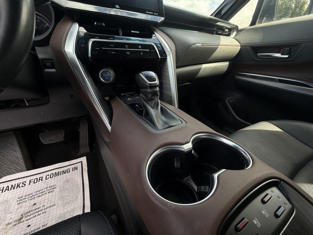 Used 2021 Toyota Venza XLE w/ Softex Package AWD/4WD image 17