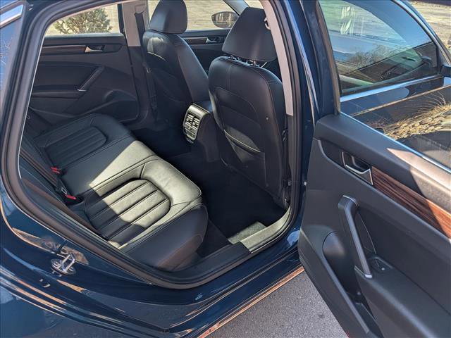 Used 2020 Volkswagen Passat 2.0T SEL image 15