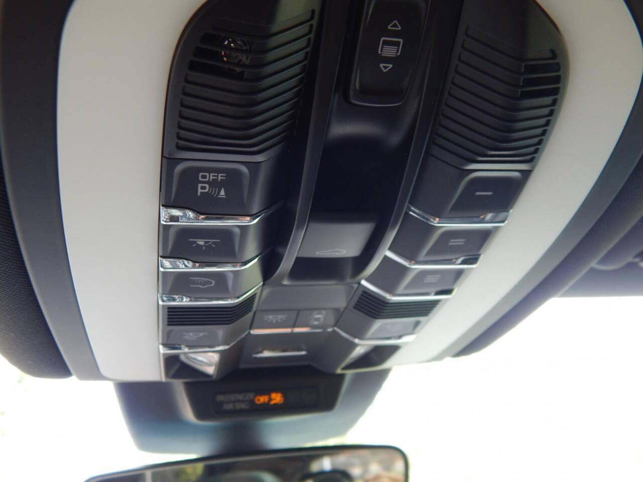 Used 2021 Porsche Macan AWD/4WD image 28
