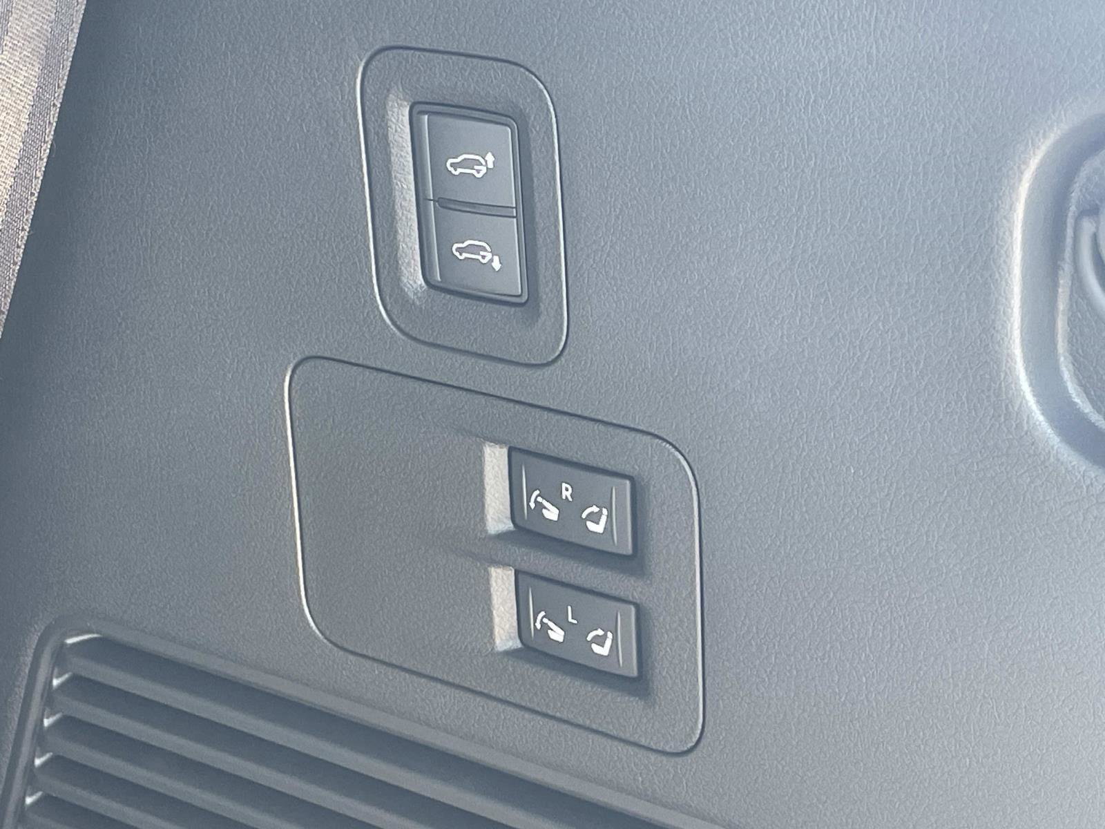 Certified 2025 INFINITI QX80 Luxe image 9