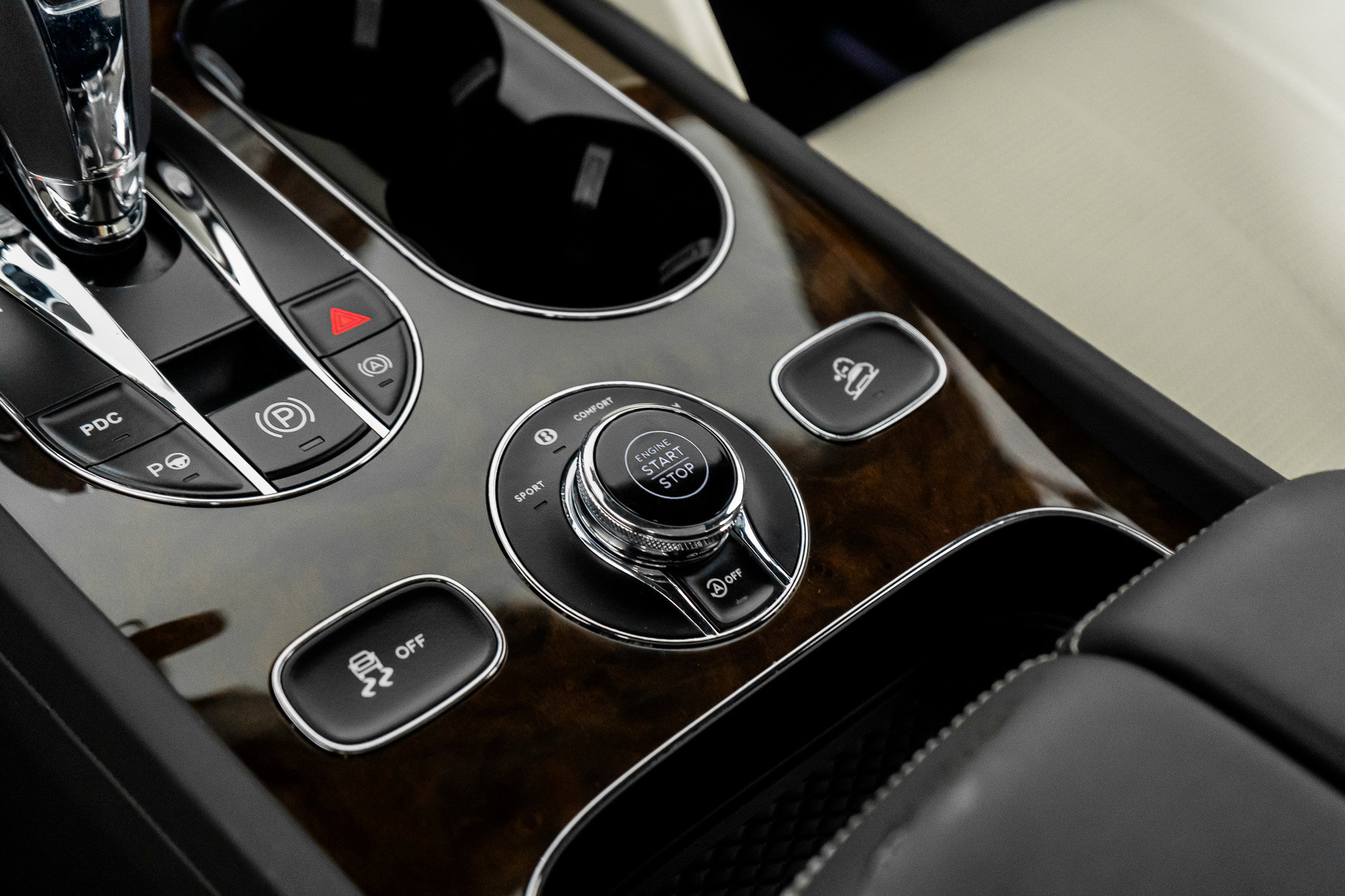 Used 2023 Bentley Bentayga Extended Wheelbase image 39