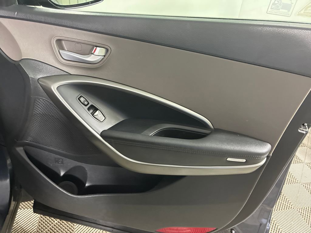 Used 2018 Hyundai Santa Fe SE image 32