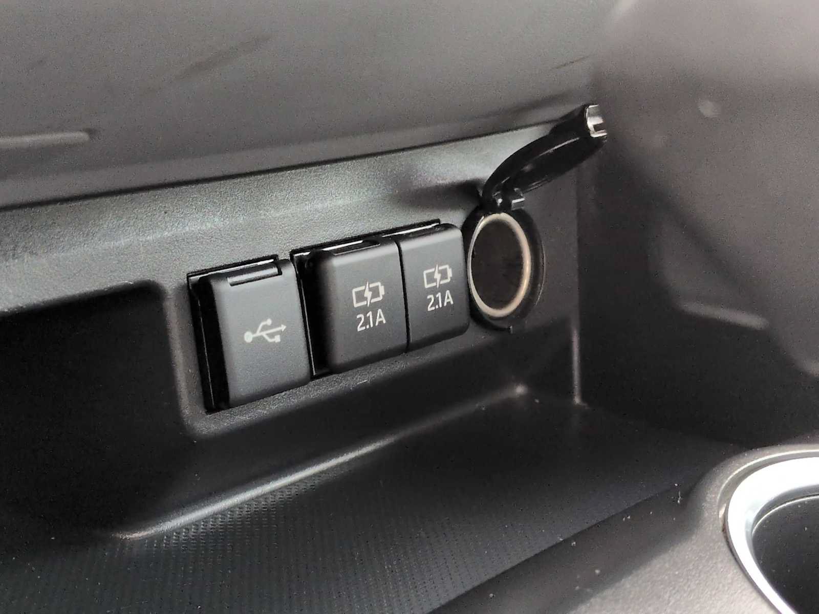 Used 2021 Toyota Highlander XLE AWD/4WD image 33