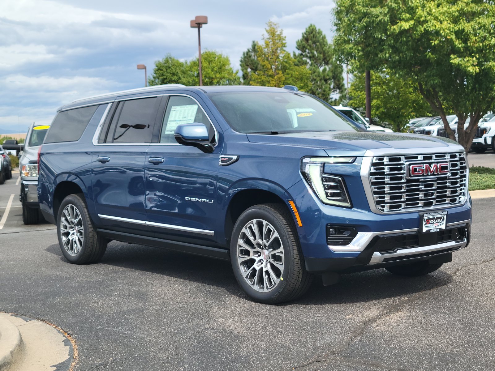 New 2026 GMC Yukon XL Denali w/ Denali Reserve Package AWD/4WD image 1