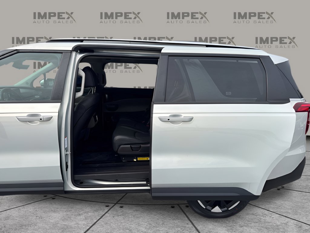 Used 2025 Kia Carnival EX FWD image 33