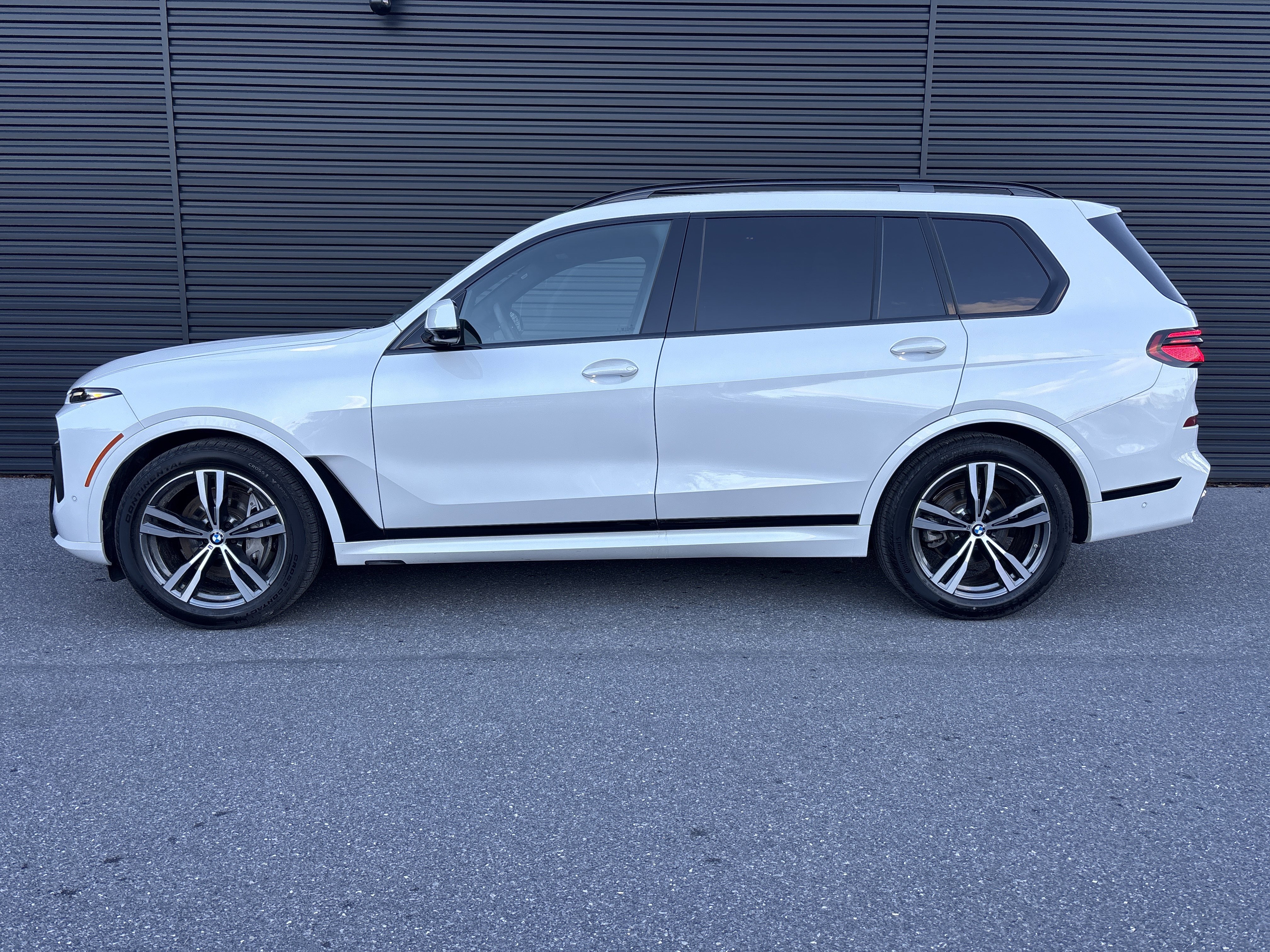 Used 2026 BMW X7 xDrive40i w/ M Sport Package image 2