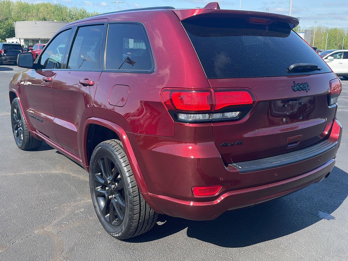 Used 2021 Jeep Grand Cherokee Laredo X AWD/4WD image 3