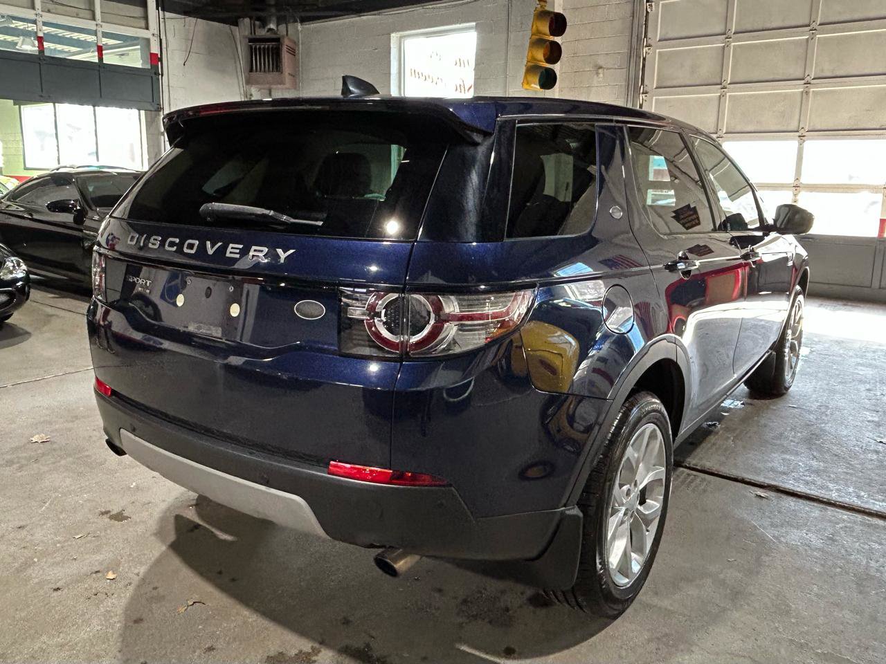 Used 2017 Land Rover Discovery Sport HSE image 5