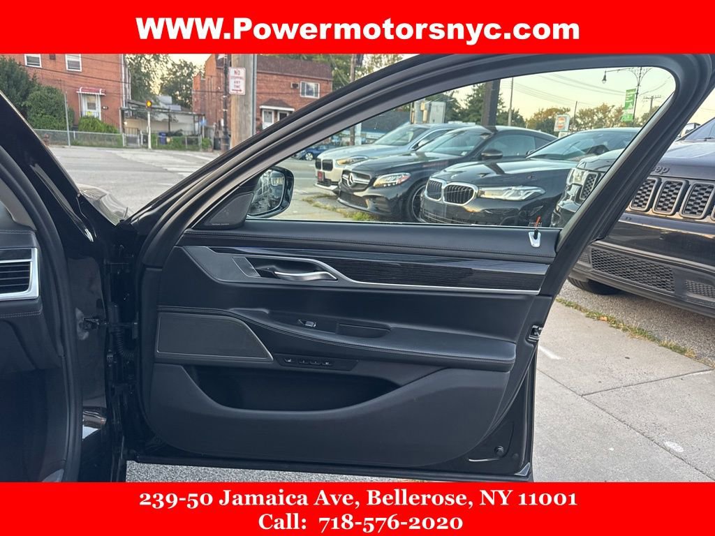 Used 2020 BMW 750i xDrive w/ Executive Package image 12