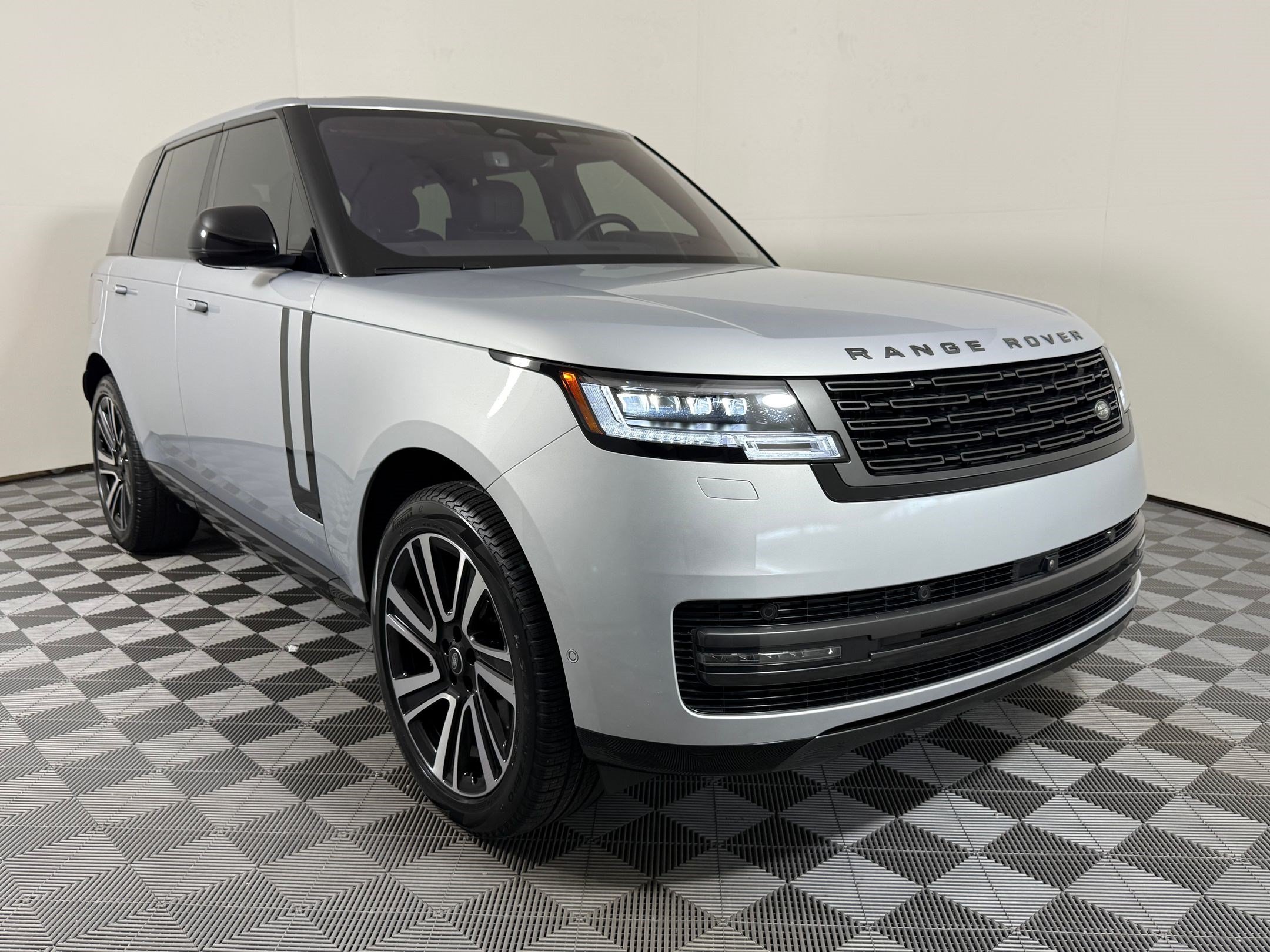 Used 2023 Land Rover Range Rover Autobiography AWD/4WD image 7