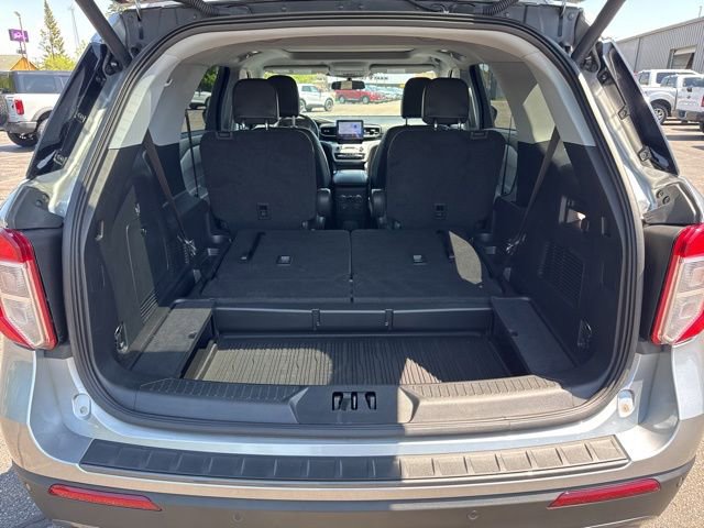Used 2022 Ford Explorer XLT w/ Equipment Group 202A AWD/4WD image 9