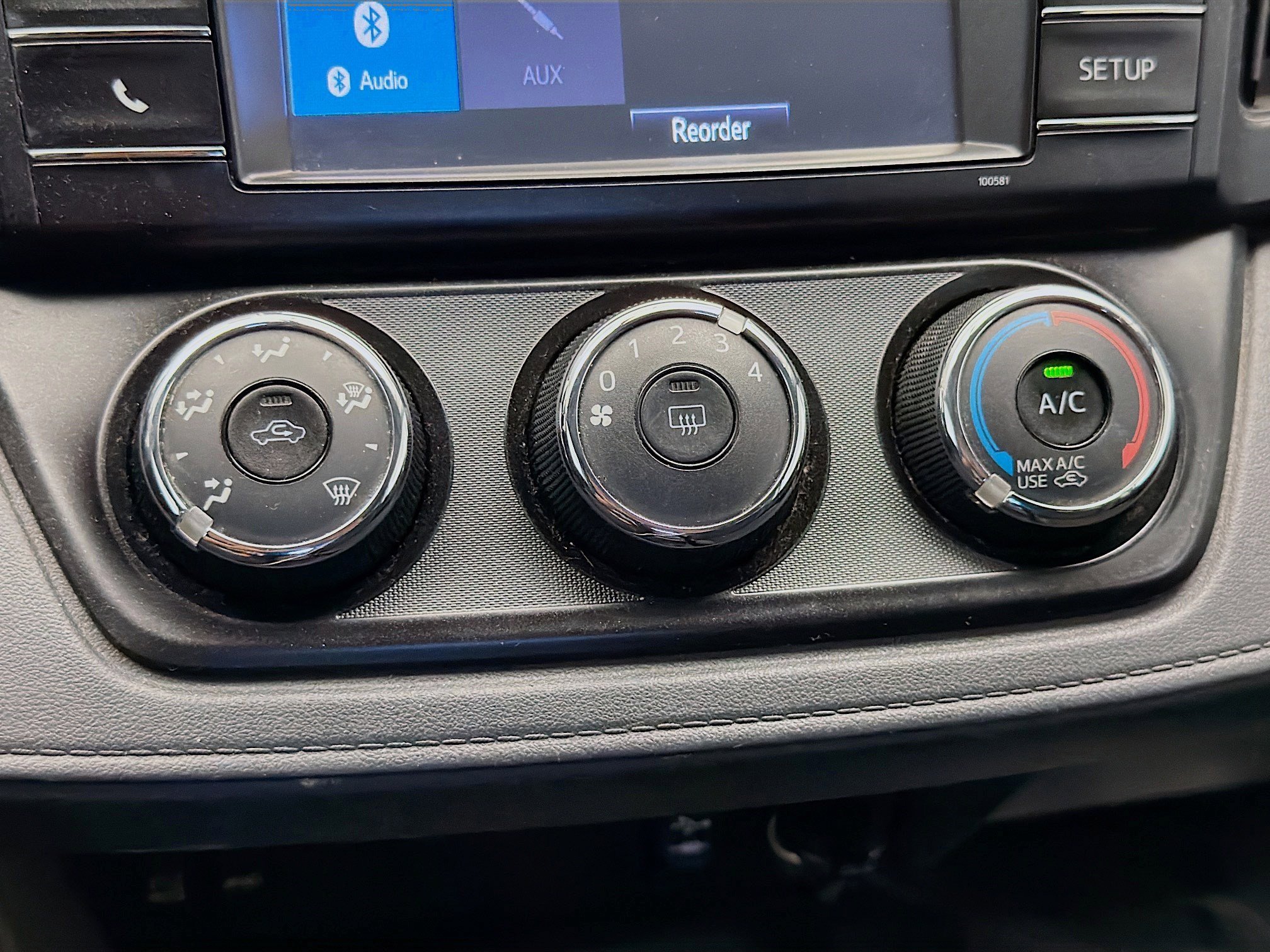 Used 2016 Toyota RAV4 LE image 10