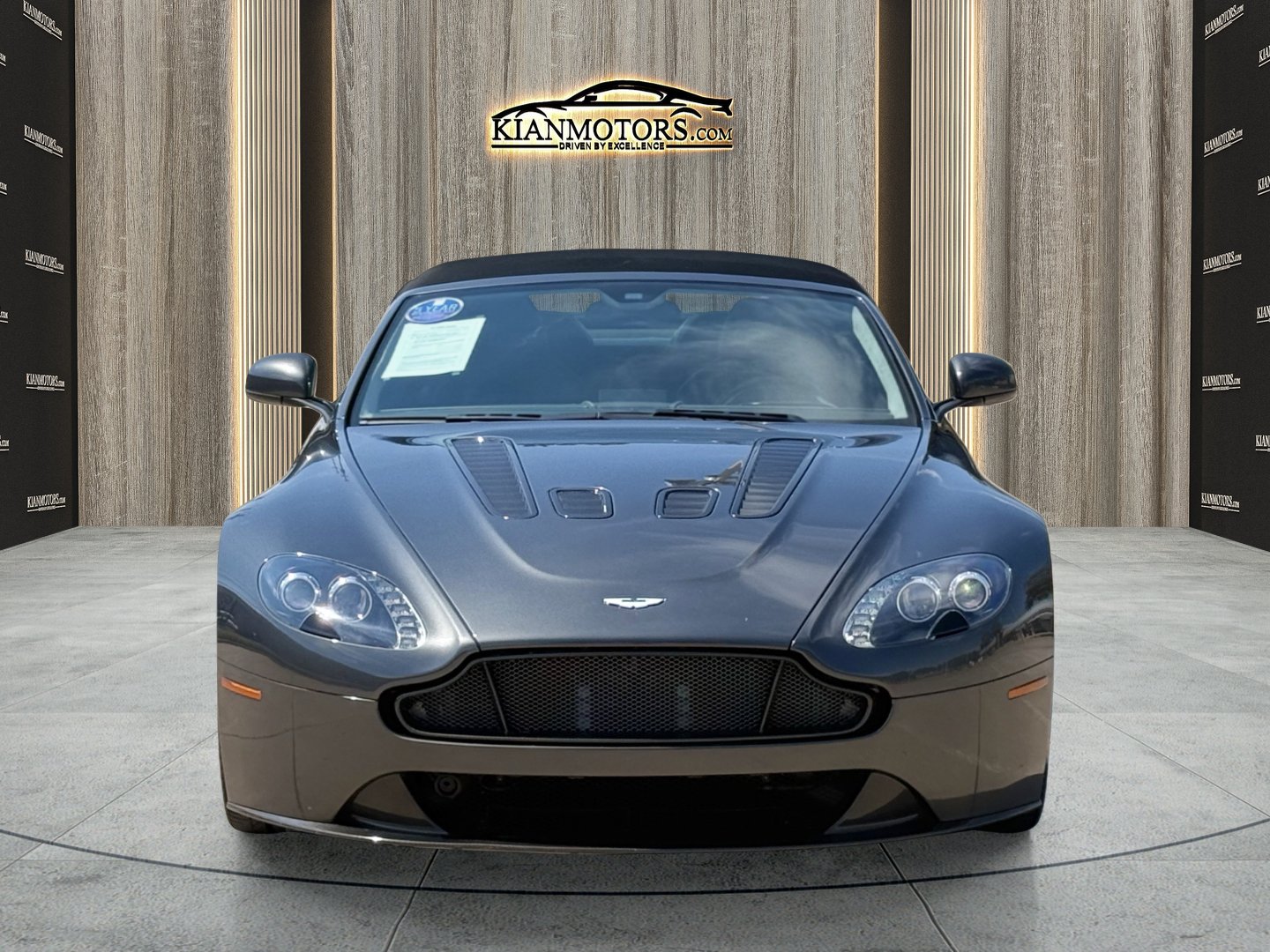 Used 2015 Aston Martin V12 Vantage S RWD image 2