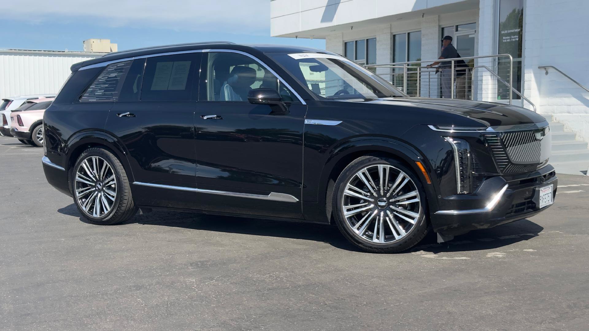 Used 2026 Cadillac Vistiq Premium Luxury AWD/4WD image 2