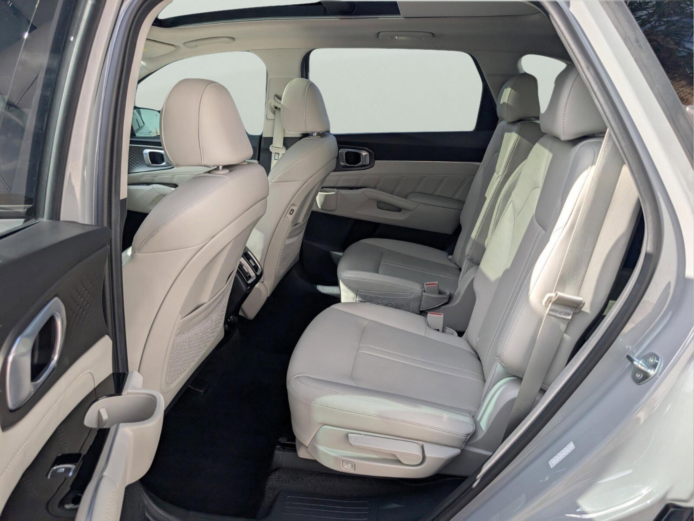 Used 2023 Kia Sorento SX image 31