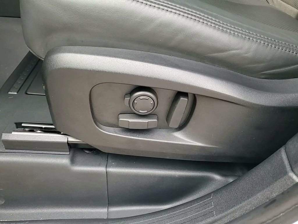 Used 2025 Land Rover Defender 110 S image 22