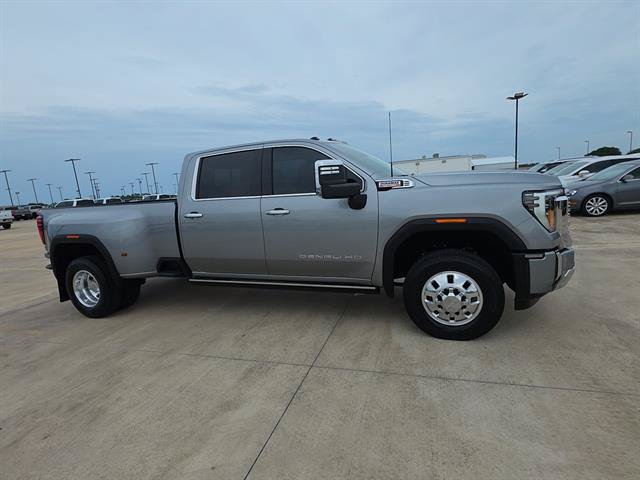 Used 2026 GMC Sierra 3500 Denali w/ Denali Reserve Package AWD/4WD image 5